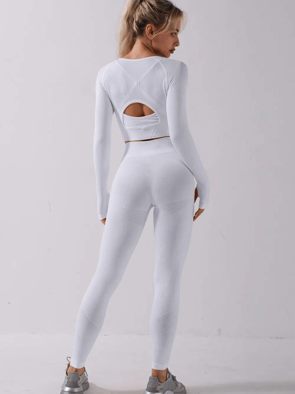 Woman wearing white 2PCS seamless sports costume, full-sleeve yoga set SF1673, designed for warmth and performance in yoga practice.