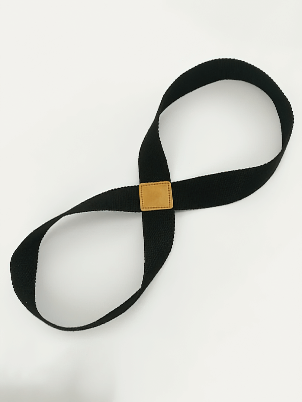 Black 8-shape yoga stretch strap for Pilates and training, model SF3317, perfect for improving flexibility and posture.