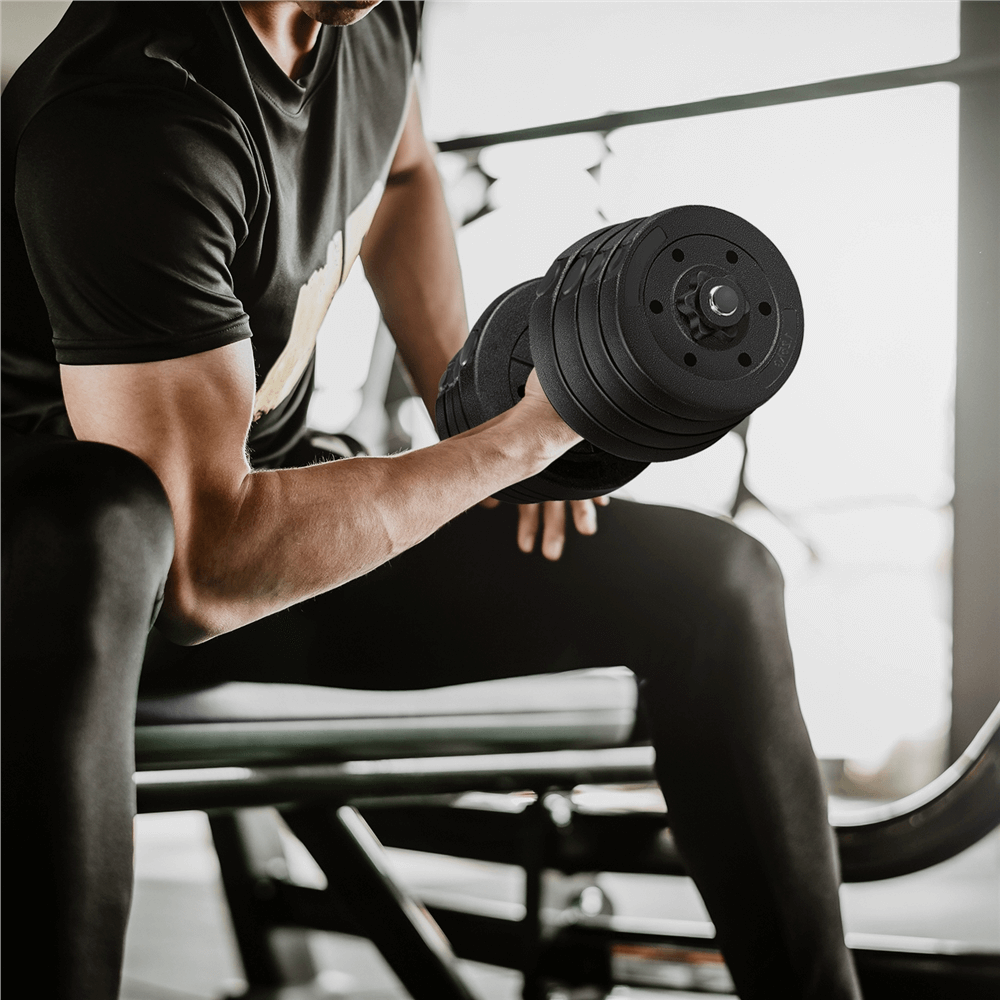 Person using adjustable dumbbell SF2934 for strength training in gym, showcasing ergonomic grip and customizable weights.