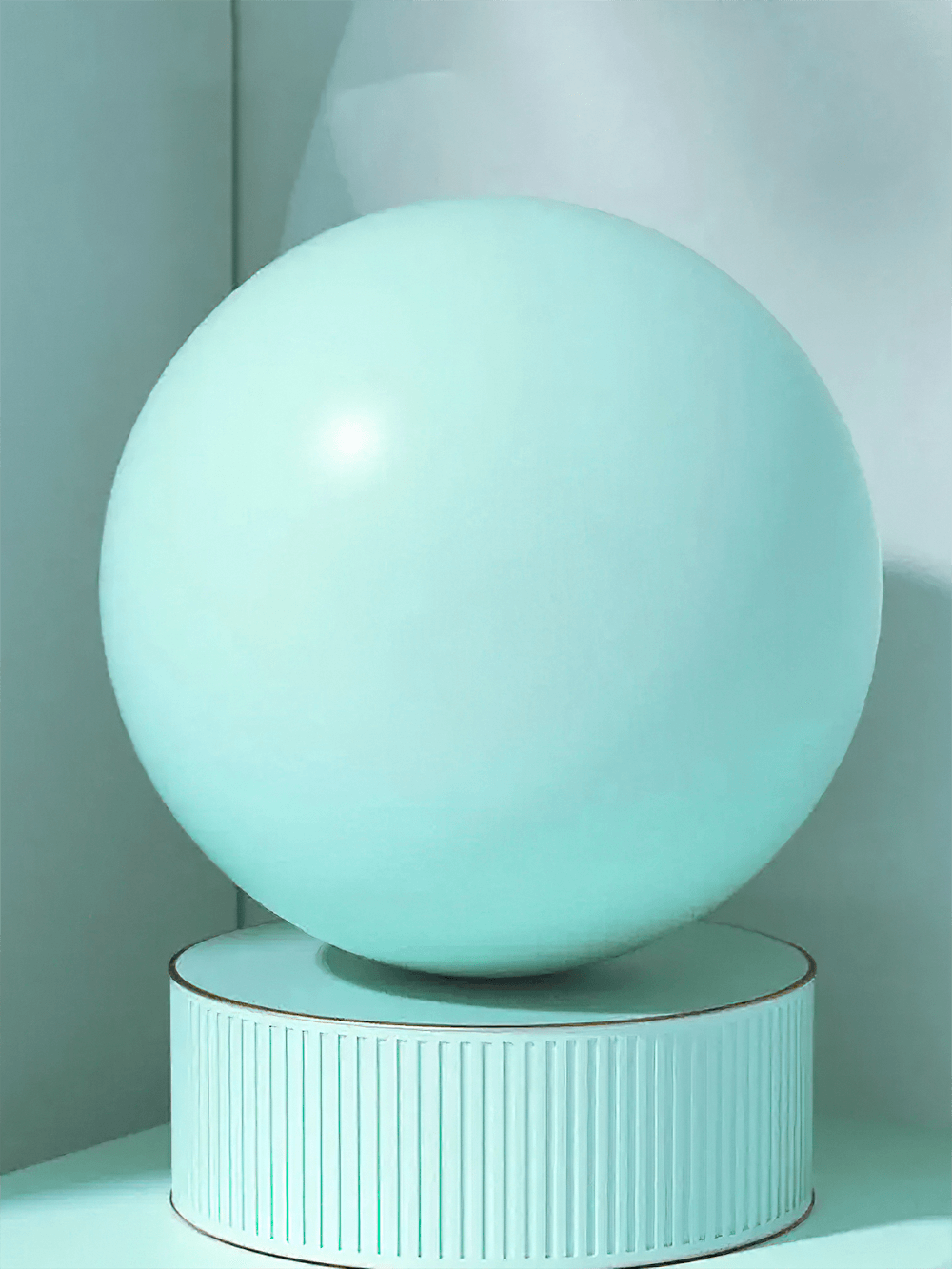 Anti-explosion Pilates yoga ball for women's gym workouts, ideal for sculpting legs and hips. Safe, mini, and perfect for home fitness.