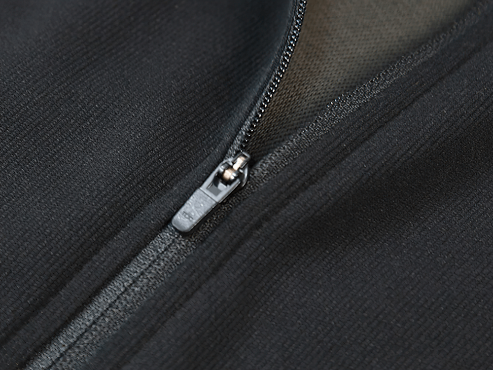 Close-up of the zip detail on the Athletic Raglan Long-Sleeved Training Top for Men - SF4580.