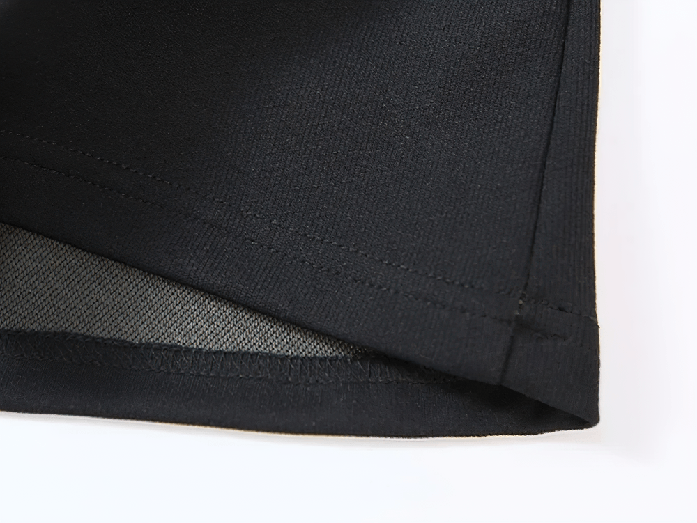 Detail of the fabric hem showcasing the quality of the Athletic Raglan Long-Sleeved Training Top for Men - SF4580.