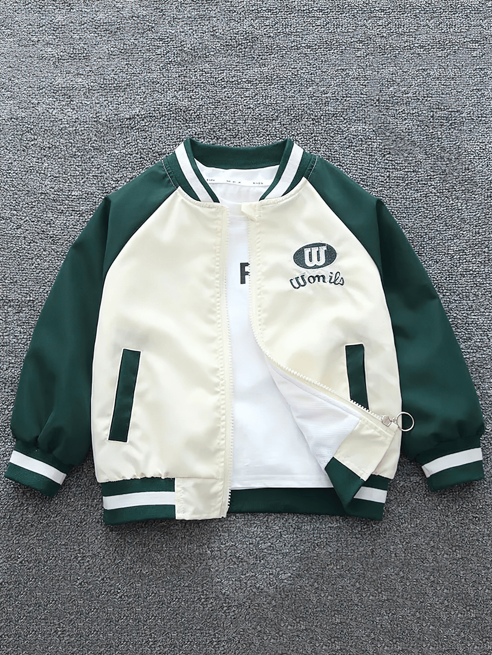 Kids baseball jacket with letter print and zipper, featuring green sleeves and ribbed cuffs. Ideal for casual autumn outings.