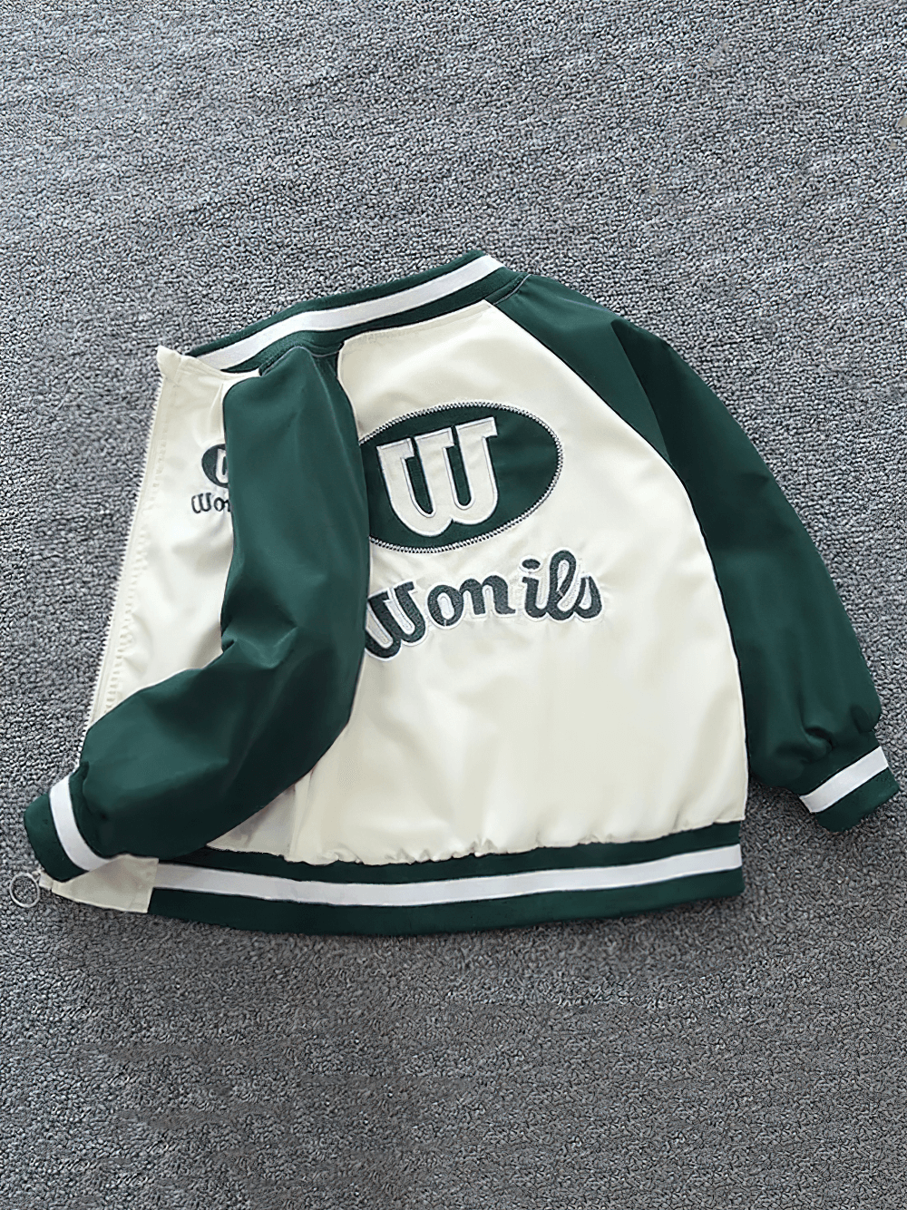 Kids baseball jacket with letter print and zipper detail, green and cream, perfect for autumn outings. Model SF3110.