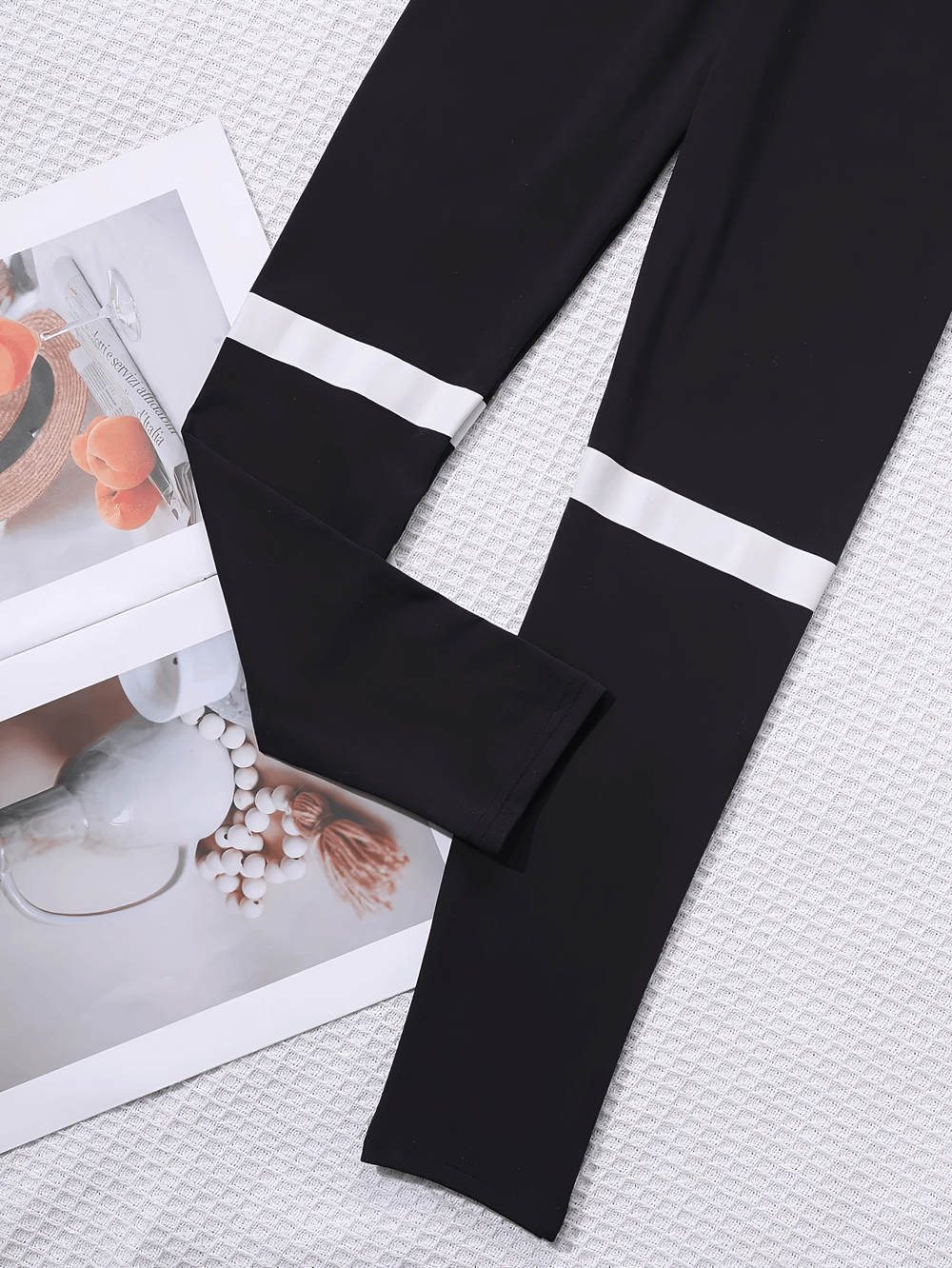 Black and White Contrast Waistband Sports Leggings - SF3675 with sleek design and motivational waistband.