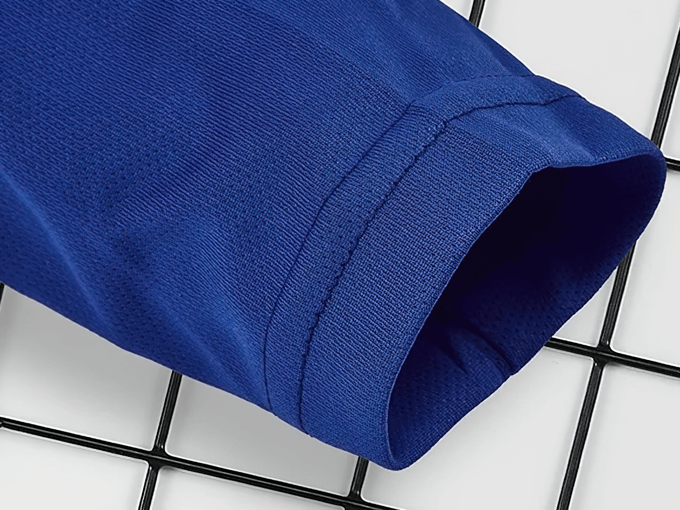 Boys Quick-Dry Long-Sleeved Sports Top for Running - SF3601 cuff detail in vibrant blue fabric showcasing breathable material.