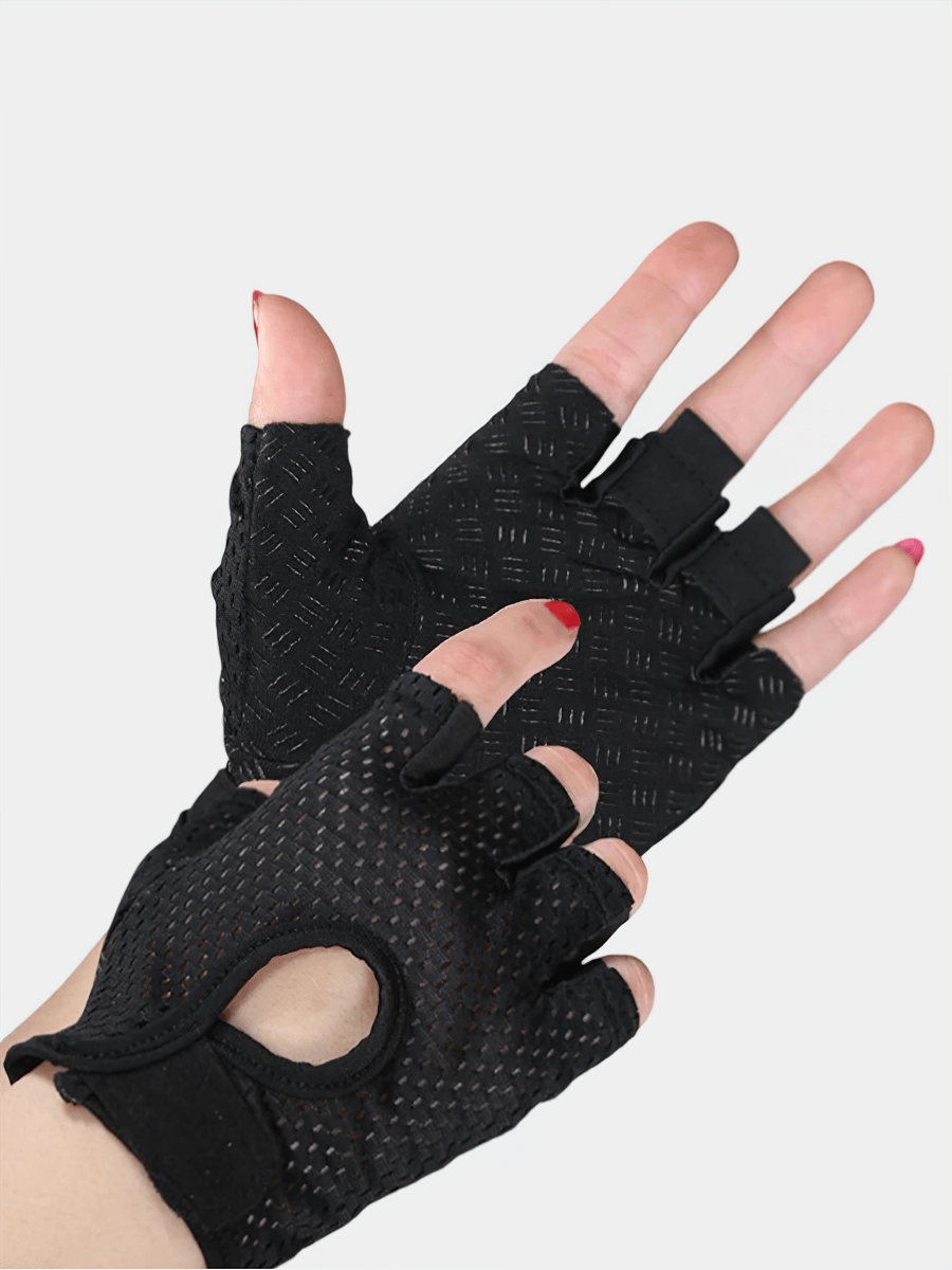 Breathable half-finger weight lifting gloves SF2187 with wear-resistant palm for optimal grip in sports, made of nylon mesh.