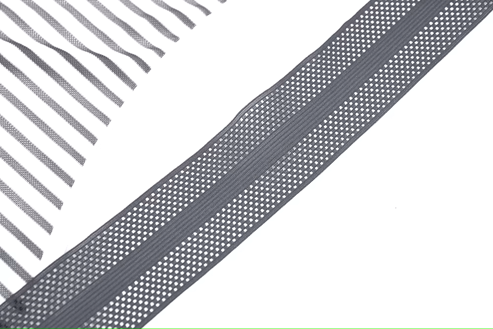 Close-up of breathable mesh straps from men's seamless cycling bib shorts SF2580, showcasing ergonomic and lightweight design.