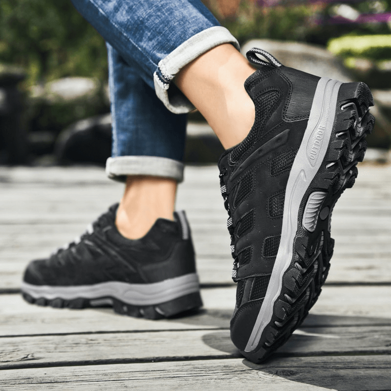Man wearing breathable non-slip hiking shoes with laces, perfect for outdoor adventures. Durable, anti-slip traction, SF1411 model.