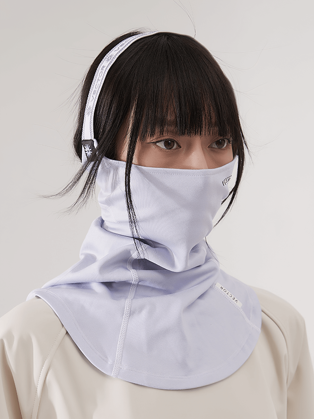 Breathable ski and snowboard half-face mask scarf in light blue, worn by a model, perfect for winter sports and outdoor adventures.