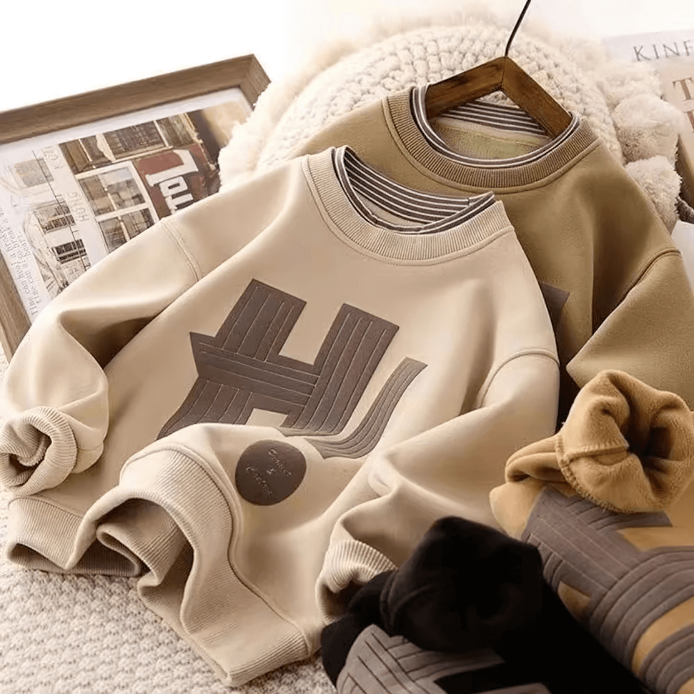 Casual Fleece Sweatshirt with Letter Print - SF3533, kids' crew neck pullover with bold "H!" print, perfect for stylish layering.