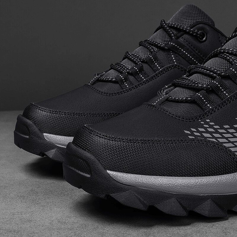 Sleek black casual light men's sneakers with durable rubber outsole and lace-up design, perfect for style and comfort.