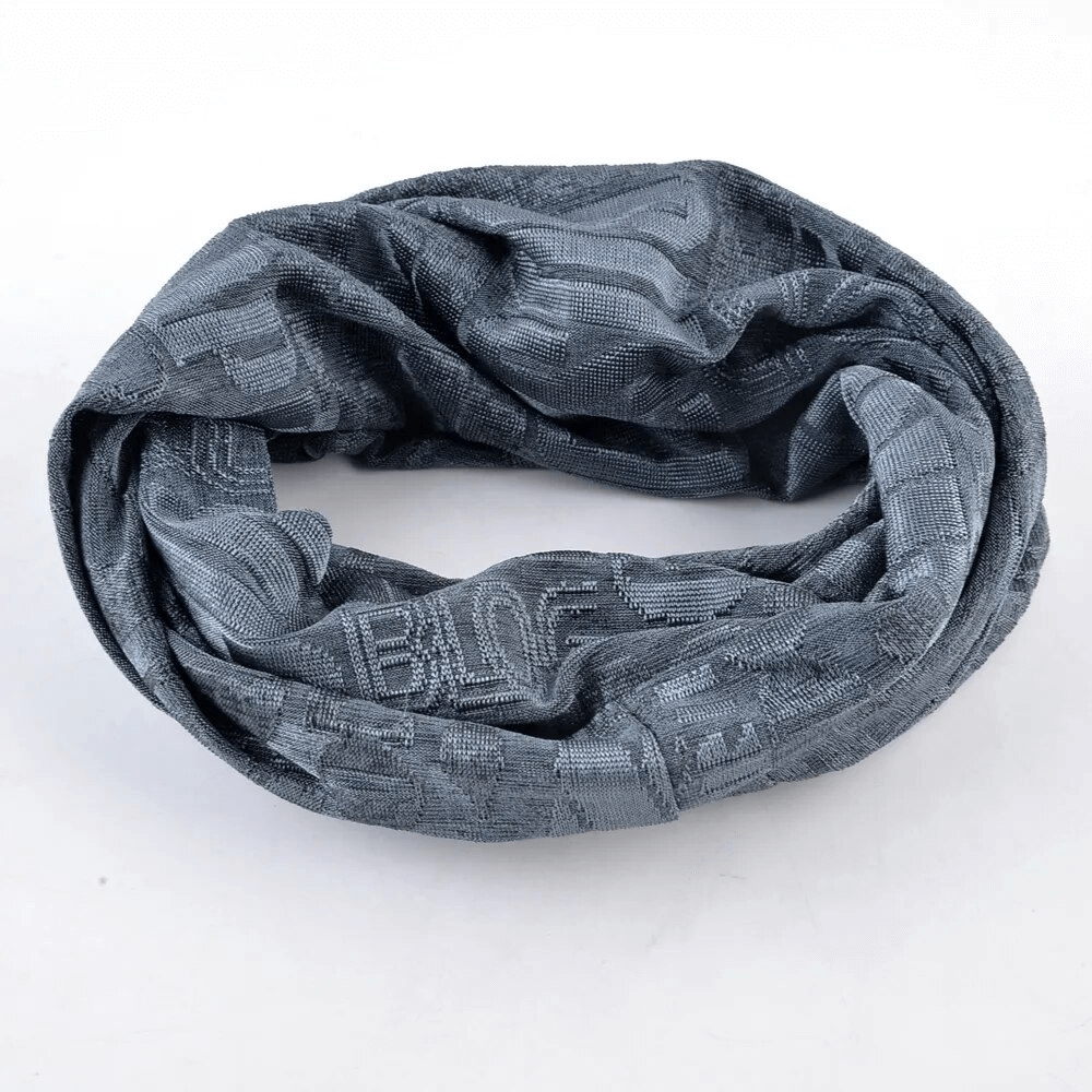 Unisex casual scarf-hat with knitted letter and flower pattern in cotton and polyester. Perfect for stylish outdoor activities.