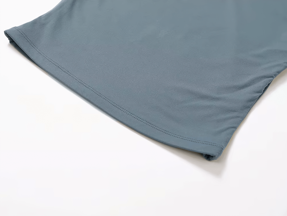 Close-up of a blue quick-dry crop elastic T-shirt, showcasing its breathable fabric for women's fitness and yoga.