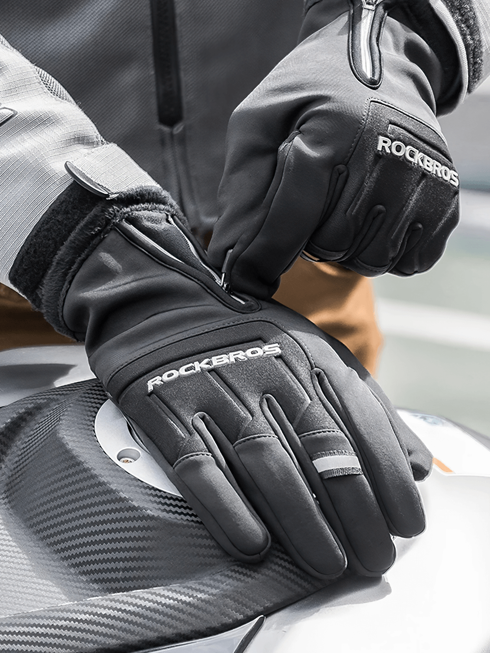 Cycling gloves with touchscreen capability and anti-slip design for winter rides, showcasing durable and flexible full-finger coverage.