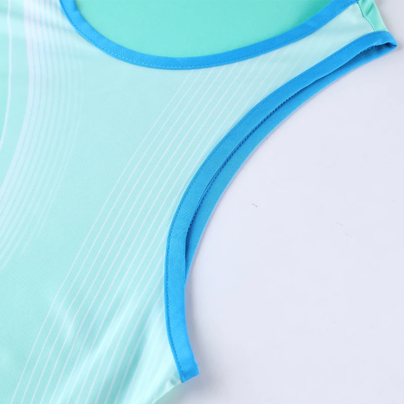 Close-up of Dynamic Men’s Workout Tank in blue with yellow accents, showcasing breathable and flexible fabric SF2040 for performance.