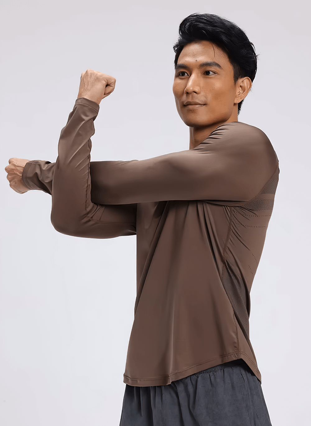 Man wearing an elastic quick-dry long sleeve sports top, SF2537, designed for running and fitness activities with sun protection.