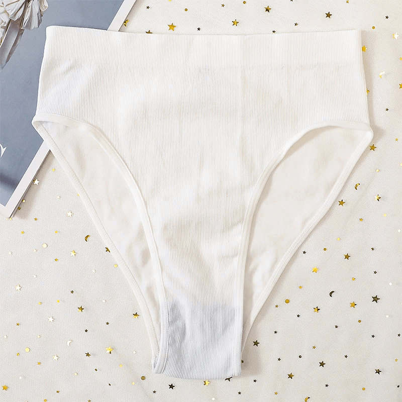 White high-waist cotton briefs for women, featuring elastic and breathable design, perfect for seamless everyday comfort.