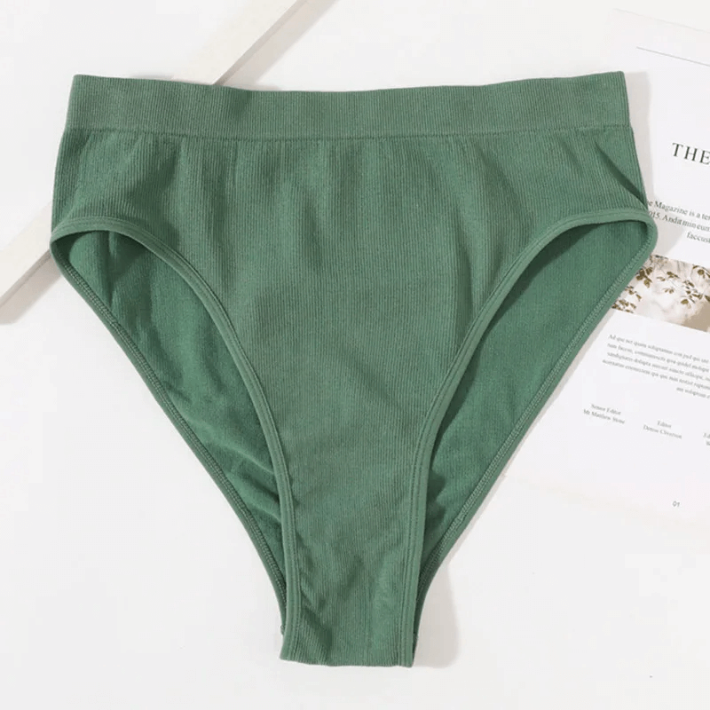 Green elastic high-waist cotton briefs for women, featuring a solid color and breathable design for everyday comfort and elegance.