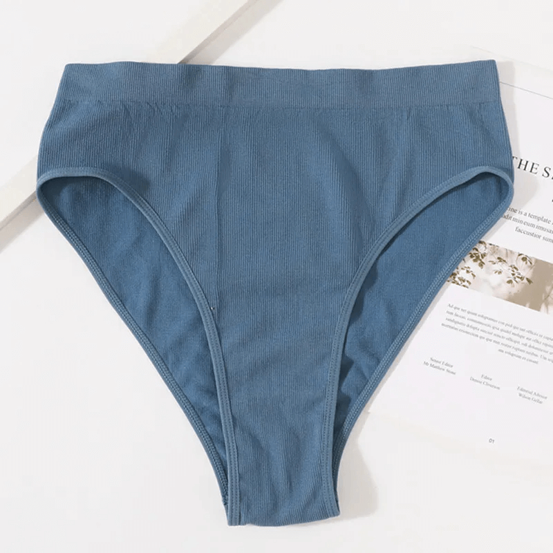 Blue high-waist cotton elastic briefs for women with a solid design, offering comfort and elegance. Ideal for everyday wear.
