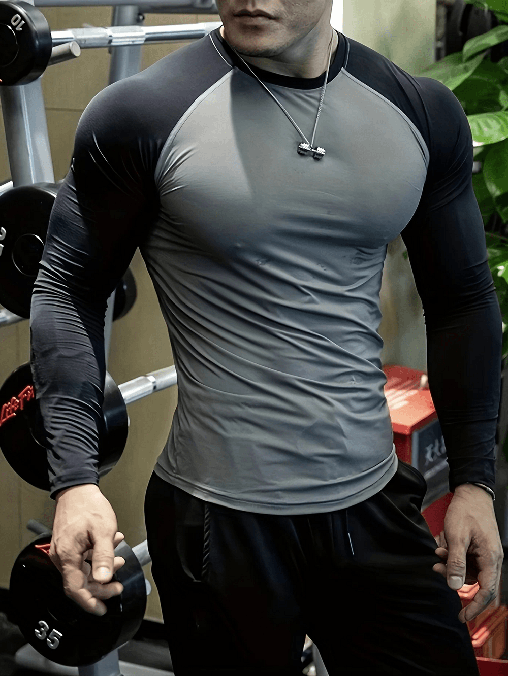 Elasticity Compression Raglan Top for Gym Training - SF4599 worn by a man in a gym setting.