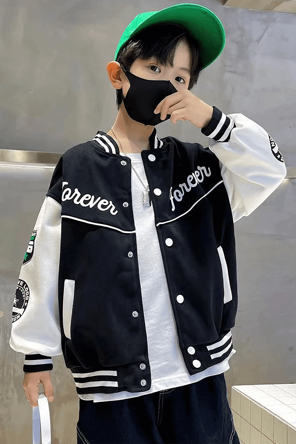 Stylish kids fashion baseball jacket with sporty design for boys aged 3-14, perfect for spring activities. Trendy outerwear SF3132.
