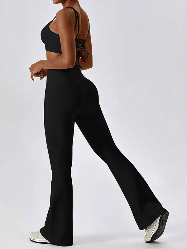 Black seamless sports set for women, featuring breathable, anti-wrinkle fabric, ideal for fitness and outdoor activities.