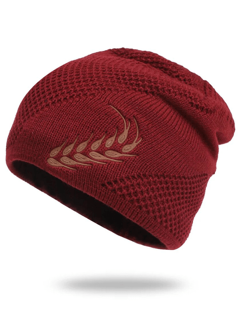 Fashionable red ski beanie with wheat ear pattern, warm knitted polyester, unisex design, perfect for outdoor winter activities.