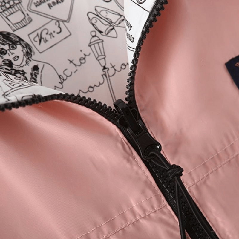 Detail of zipper and stylish inner lining on a two-sided breathable women's windbreaker with a fashionable design. Model SF1478.