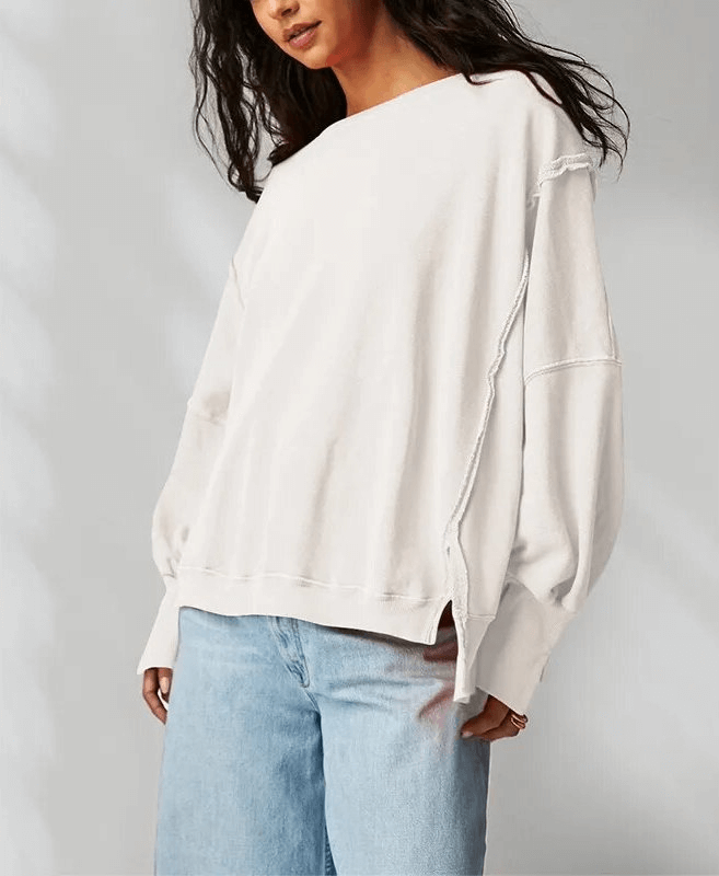 Fashionable women's oversize sweatshirt with reversible seam, O-neck collar, full sleeves, in cotton for a comfy and stylish look.