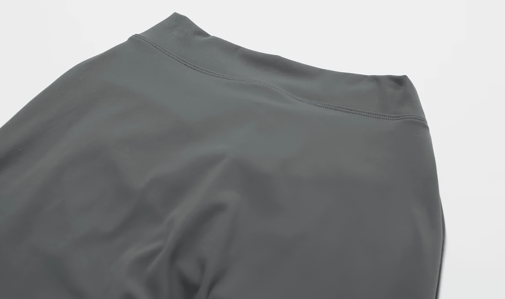 Alt Tag: Flared V-Shaped Waist Yoga Pants for Women - SF4289 close-up of V-waist seam, nylon spandex flare yoga leggings detail