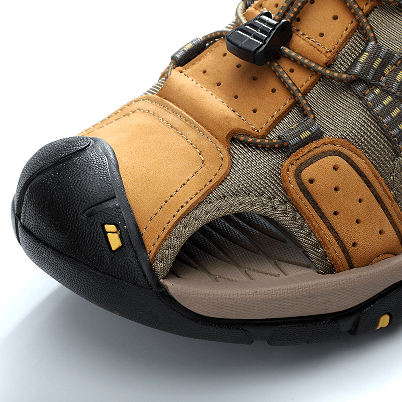 Close-up of SF1378 men's leather sandal showcasing removable buckle and durable sole.