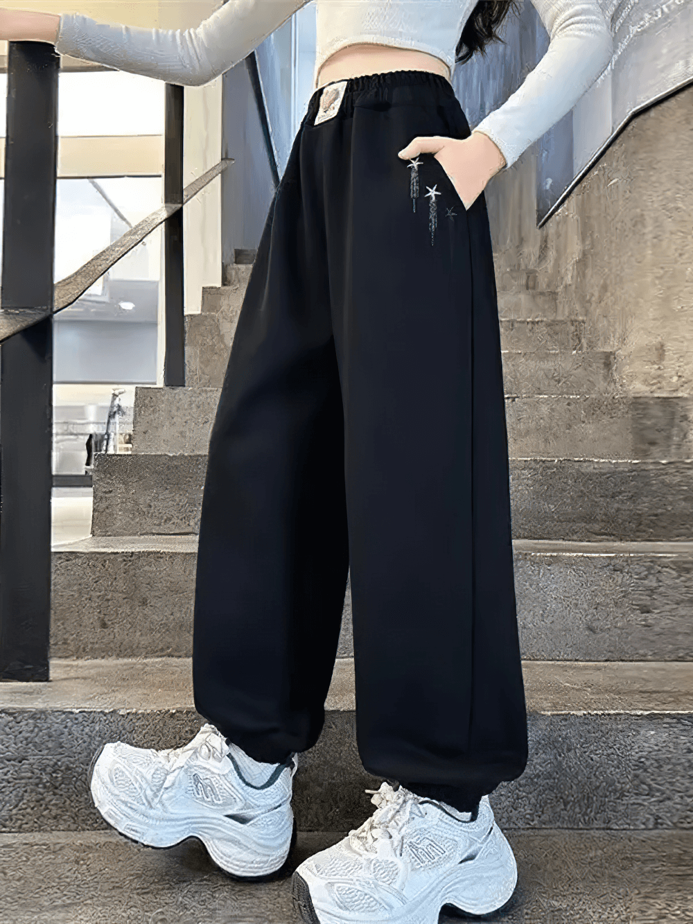 Girls Star Print Loose Sports Pants with Elastic Waist - SF3728, trendy black casual pants with star print, ideal for active wear.
