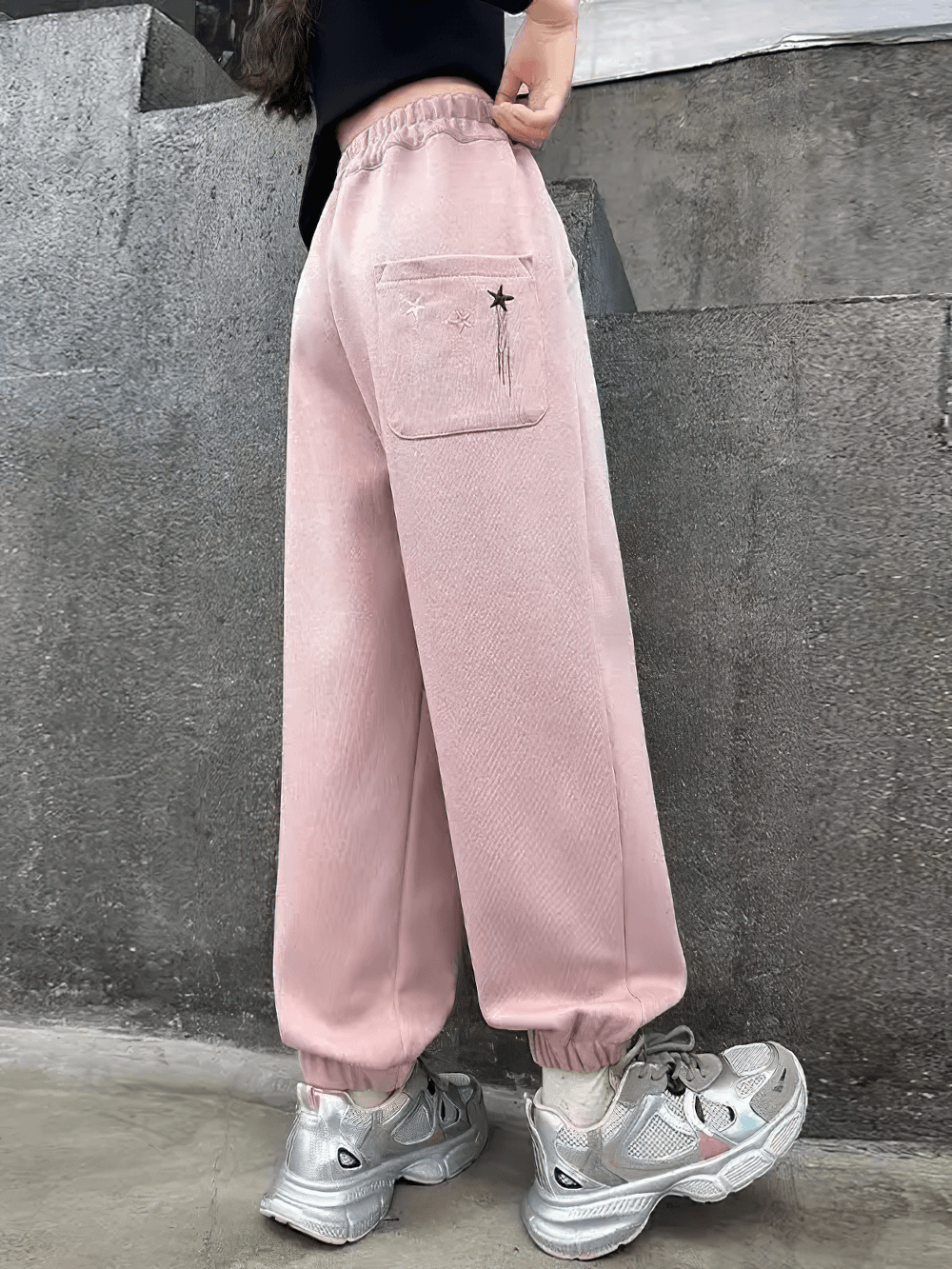 Girls Star Print Loose Sports Pants with Elastic Waist - SF3728, featuring pink color and elastic ankles for casual or active wear.