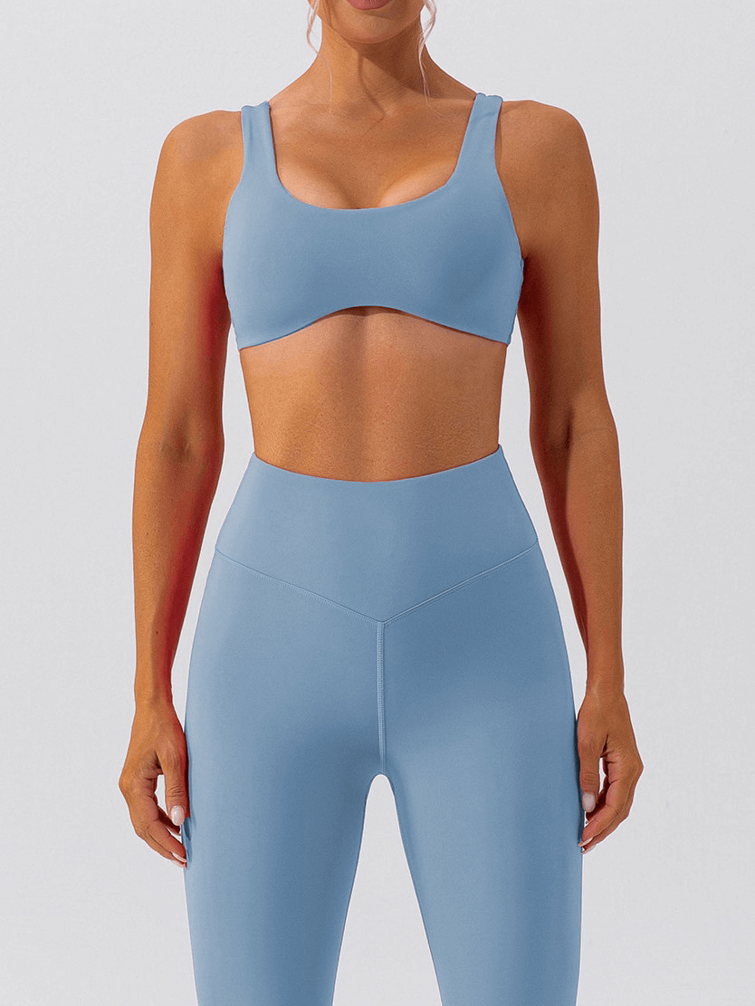 Woman wearing blue seamless breathable sports bra and leggings, ideal for gym workouts and yoga sessions.