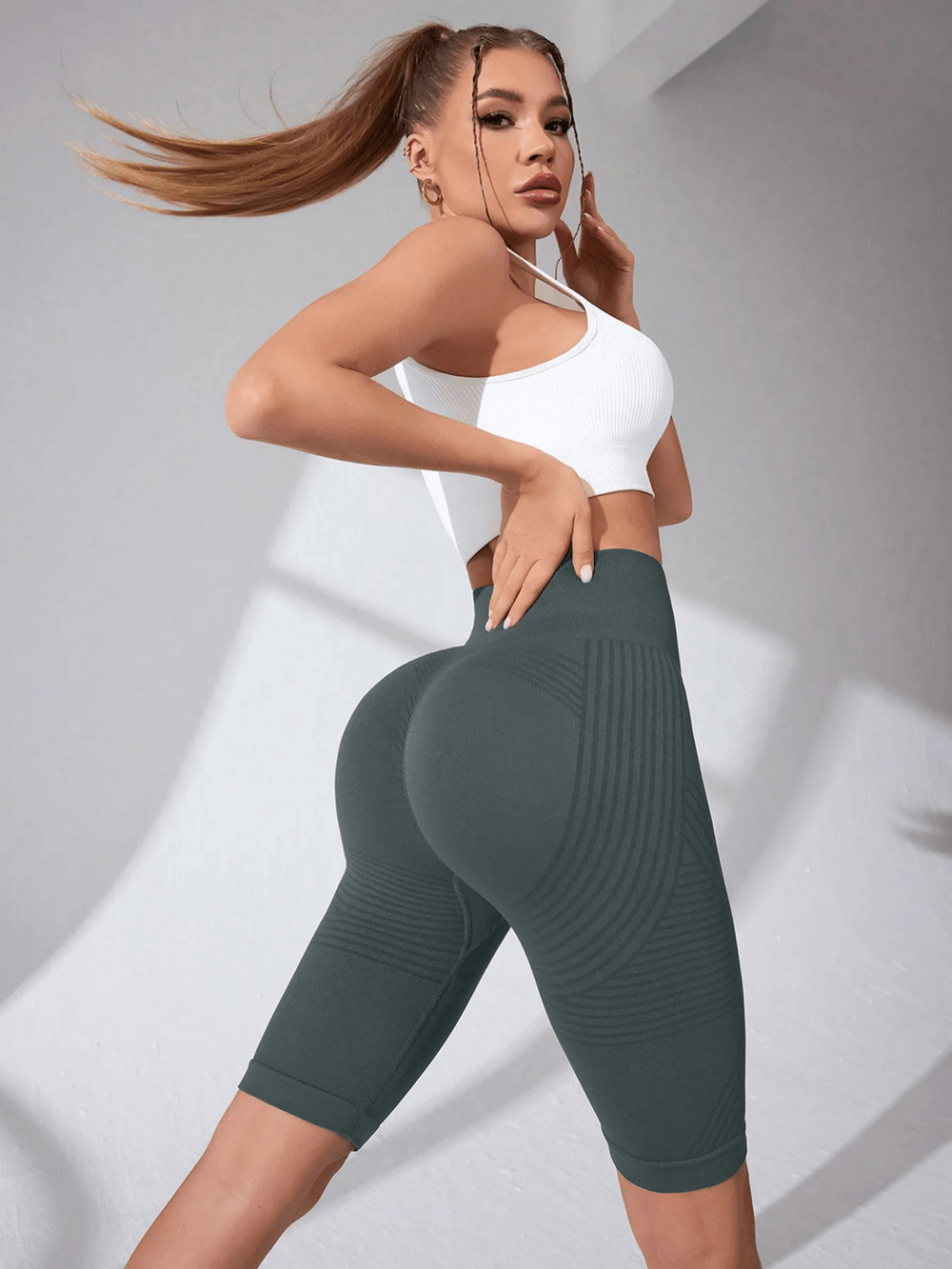 High-Waisted Seamless Hip Lifting Fitness Shorts - SF4175