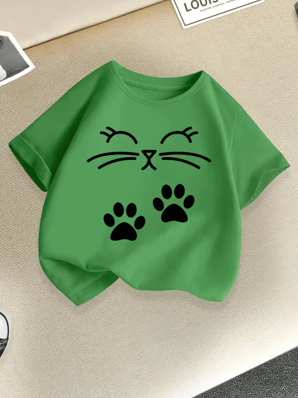 Kids Cute Cat Print Short-Sleeved T-Shirt - SF3867 in green with cartoon kitty face and paw prints, perfect for playful outdoor activities.