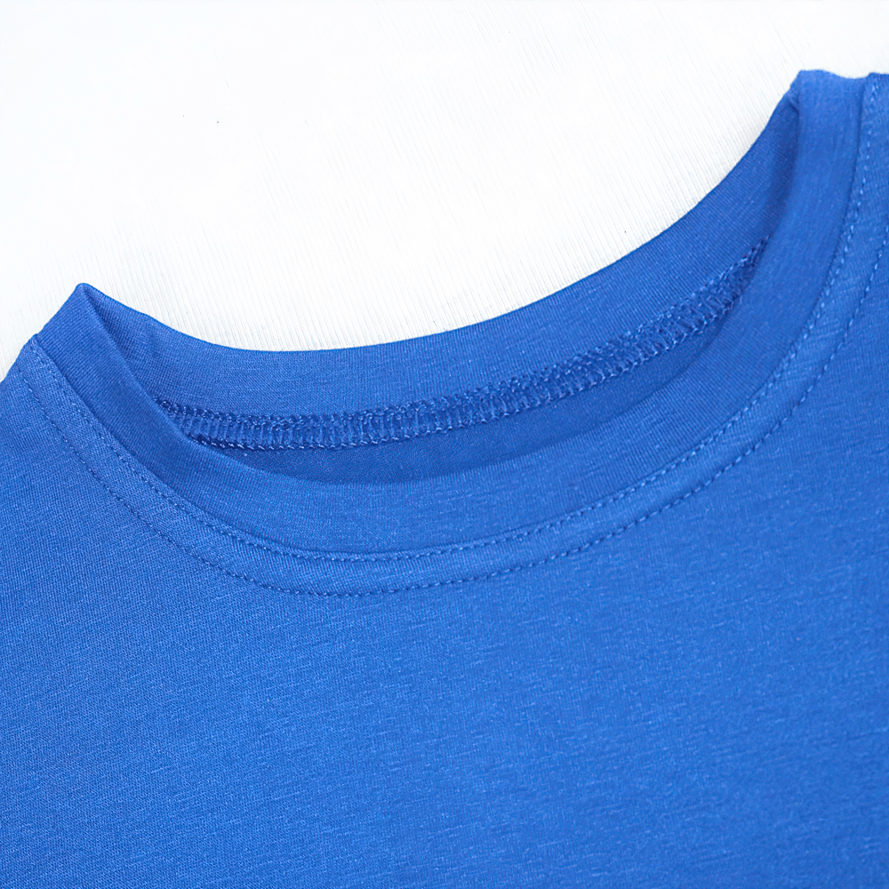 Close-up of blue kids' cotton T-shirt collar, perfect for a sporty and breathable fit. Ideal for soccer-loving children.