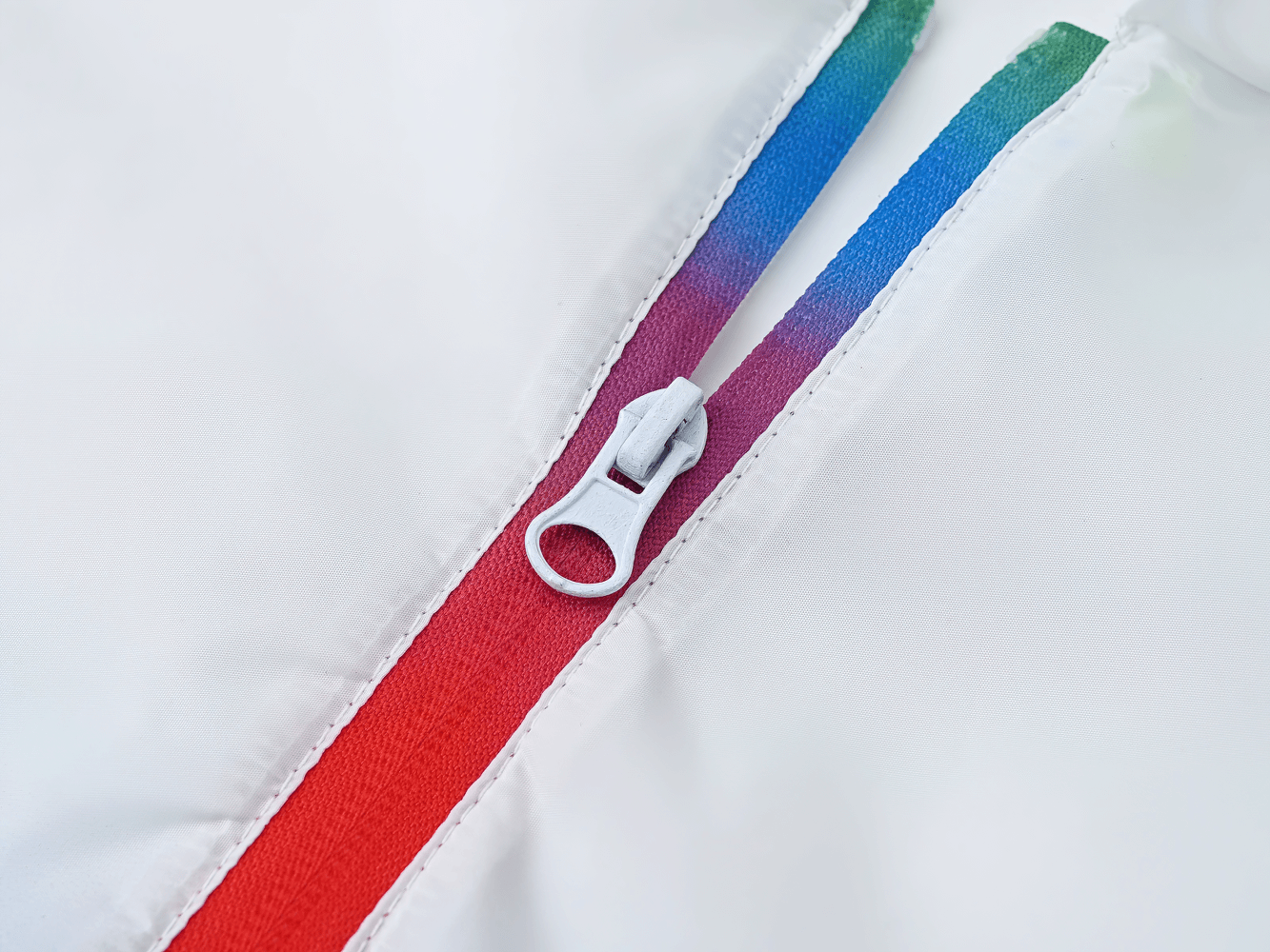 Close-up of Kids Gradient Hooded Jacket with Zipper and Pockets - SF3636 showcasing the vibrant gradient zipper detail.