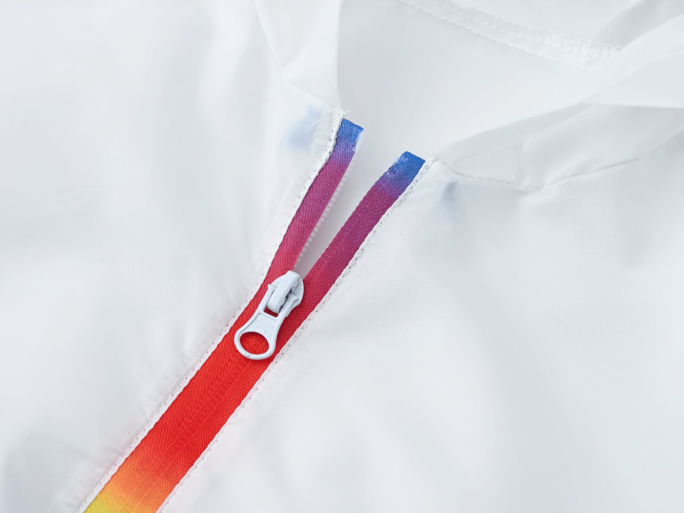 Close-up of Kids Gradient Hooded Jacket with Zipper and Pockets - SF3636 showing vibrant gradient zipper detail for boys and girls.