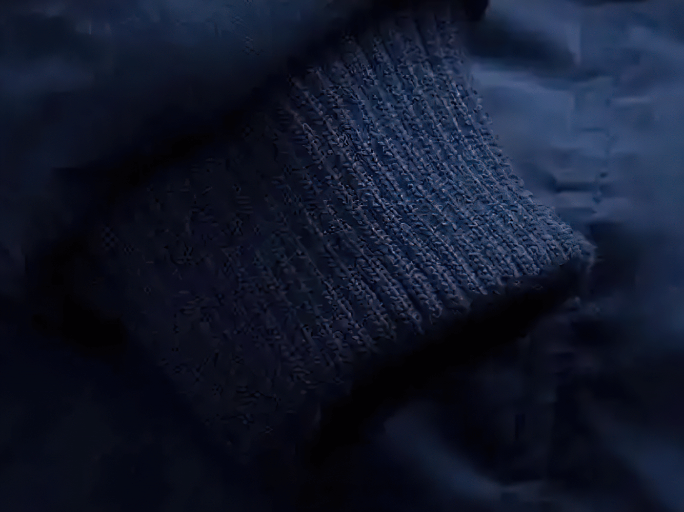 Close-up of dark blue knitted sleeve detail on Kids Hooded Cotton Parka Jacket with Warm Lining - SF3591.