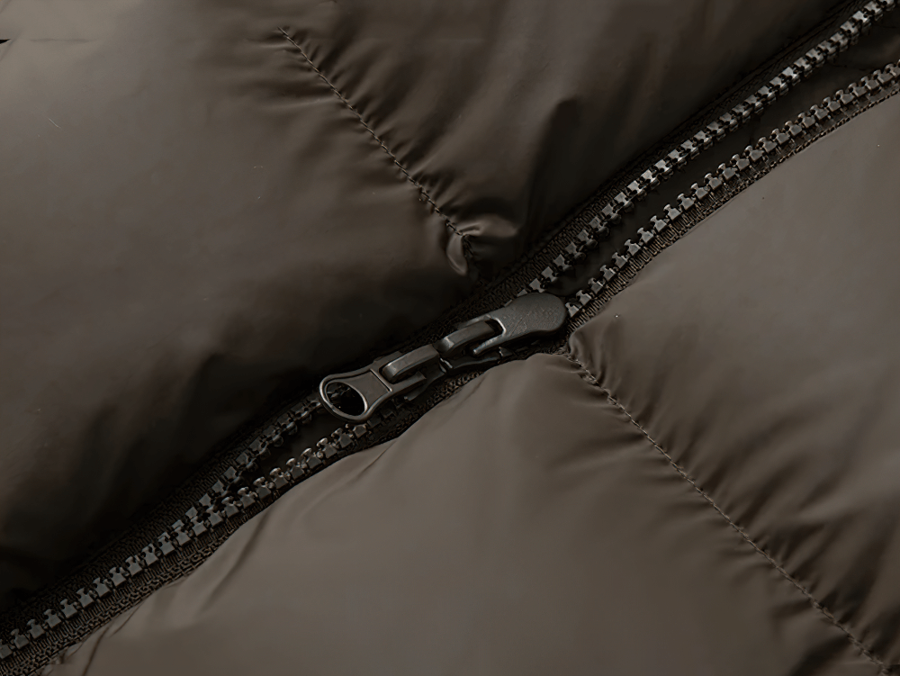 Close-up of the zipper on Kids Long Down Parka with Hood and Windproof Design - SF3511