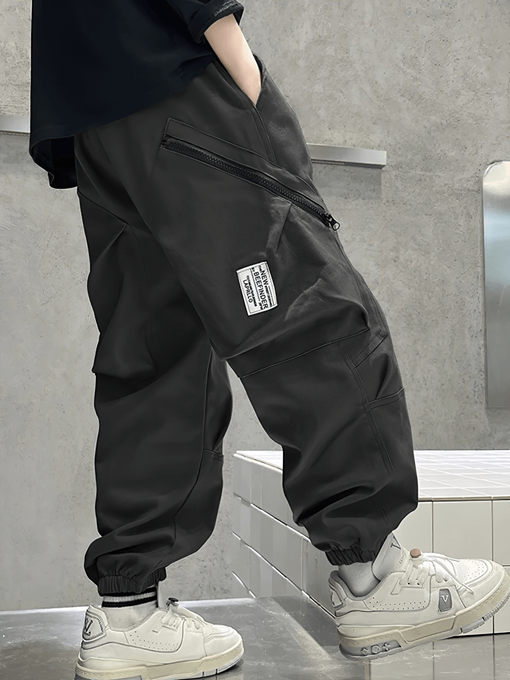 Kids Loose Cargo Jogger Pants with Zipper Pockets - SF3719 showcasing sporty streetwear look with elastic waist and modern style.