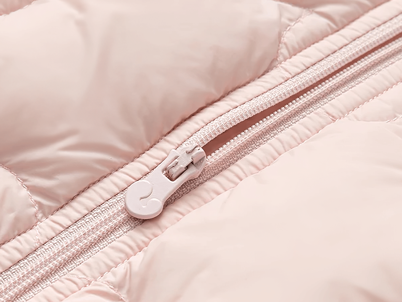 Close-up of zipper on Kids Windproof Down Jacket with Cloud Design - SF3703 showcasing its quilted pattern and waterproof fabric.