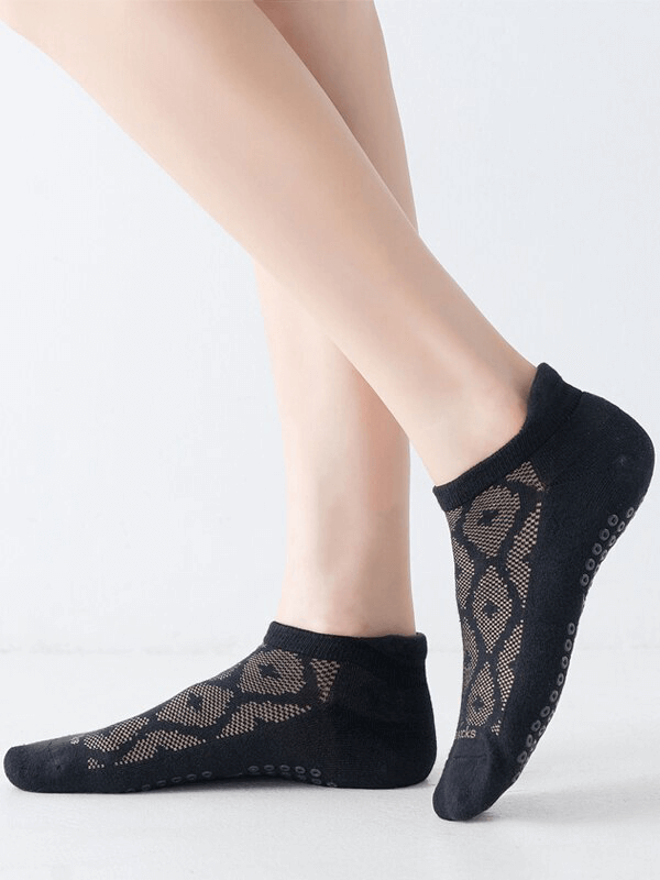 Black anti-slip cotton Pilates socks with breathable mesh and geometric pattern, perfect for casual sports and workout comfort.