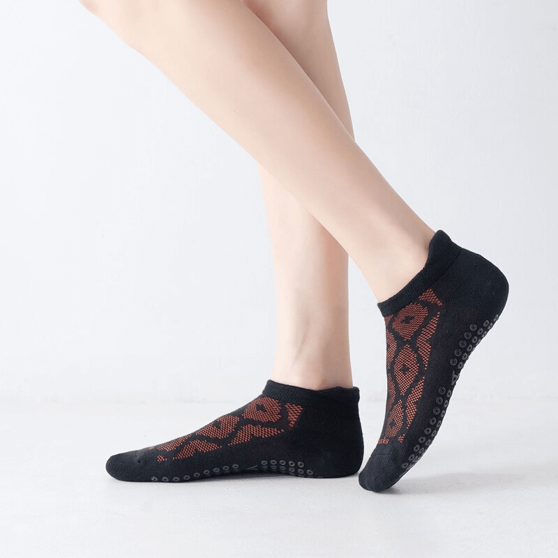 Ladies breathable anti-slip Pilates socks in black with pattern, featuring comfort and support for workouts, lightweight cotton design.