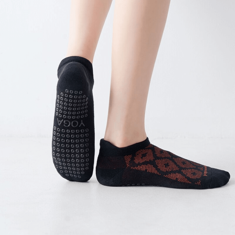 Black breathable anti-slip cotton Pilates socks for women; sports-friendly and stylish, showcasing grip and comfort features.