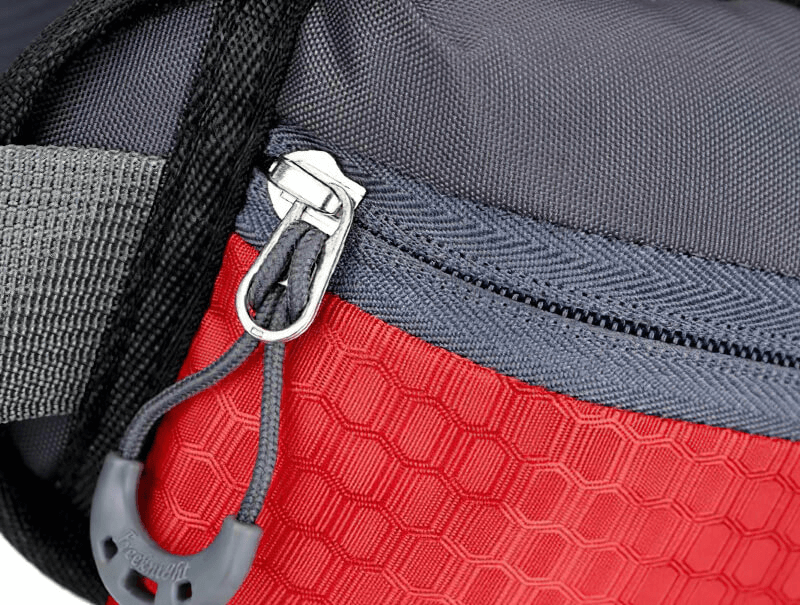 Close-up of SF0389 large travel backpack zipper detail featuring durable fabric for men and women, showcasing style and practicality.
