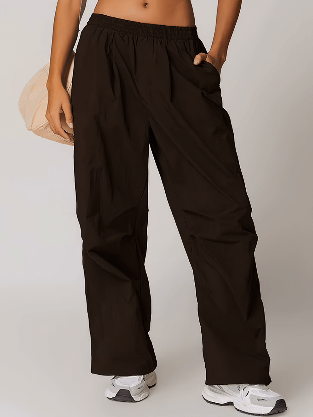 Lightweight high-waist women's pants with pockets, perfect for running and hiking, featuring elastic waist and breathable fabric.