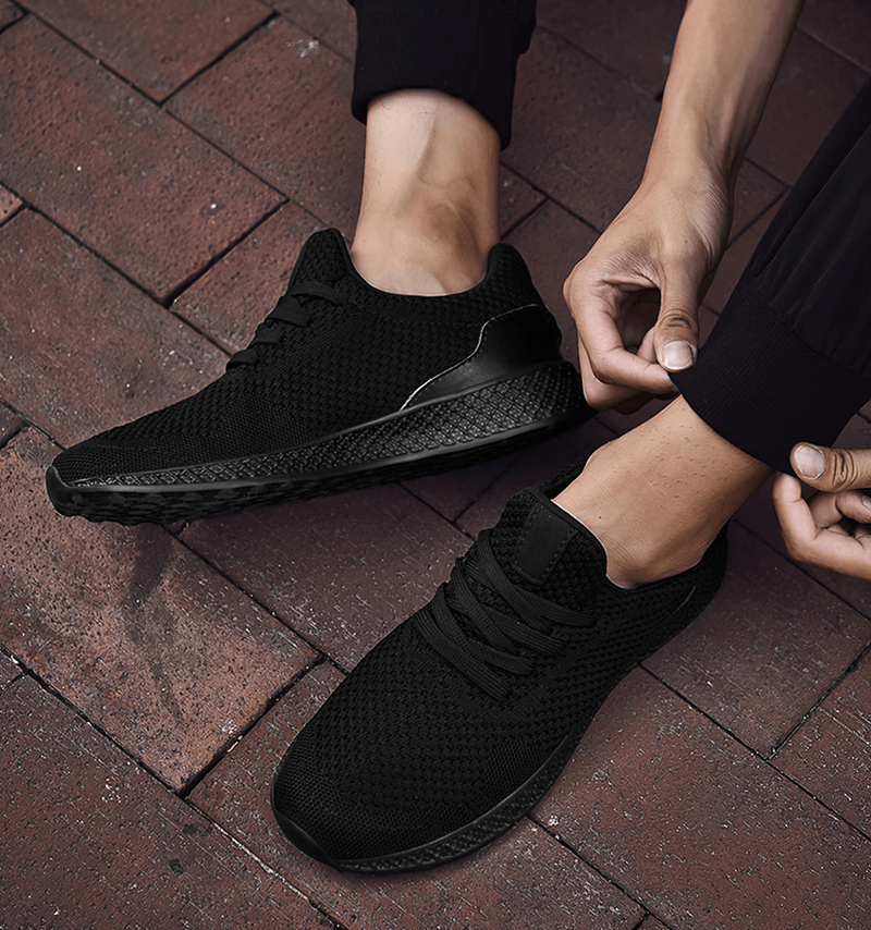 Lightweight mesh men's outdoor training shoes SF1345 in black, perfect for running with breathable air mesh and flexible traction sole.